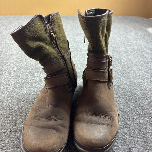UGG Women’s Simmens Boots Brown/Green side Zipper Size: 6.5 - Picture 3 of 9